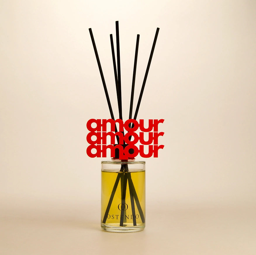 Diffuseur de parfum Amour, mot découpé en acier peint — ostendo